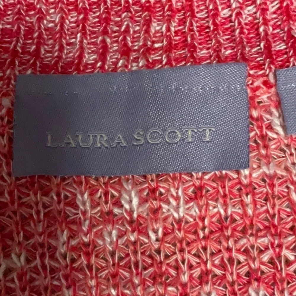 LAURA Scott - Picture 3 of 6
